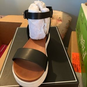 Black Mia sandals